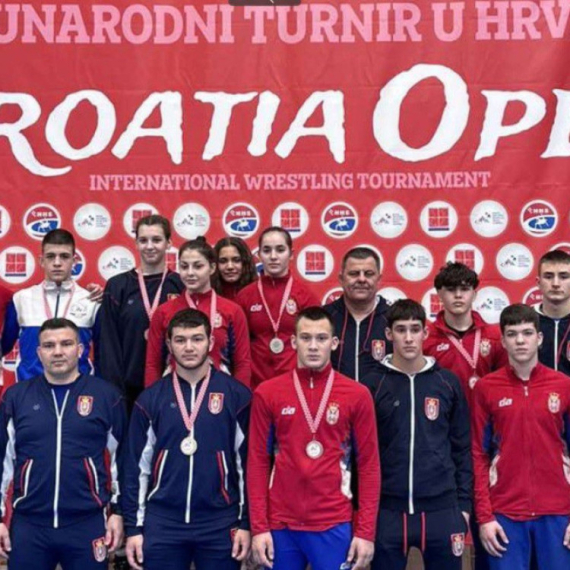 Rvačka reprezentacija Srbije do 17 godina osvojila 9 medalja u Zagrebu
