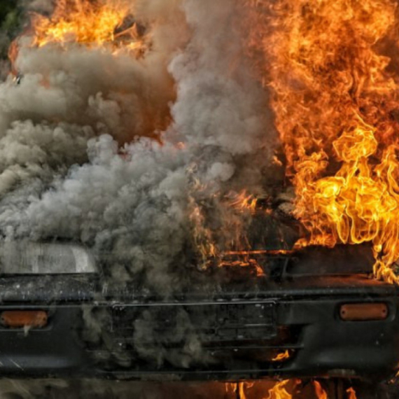 U Leposaviću zapaljen automobil načelnici opštinske uprave u srpskom sistemu