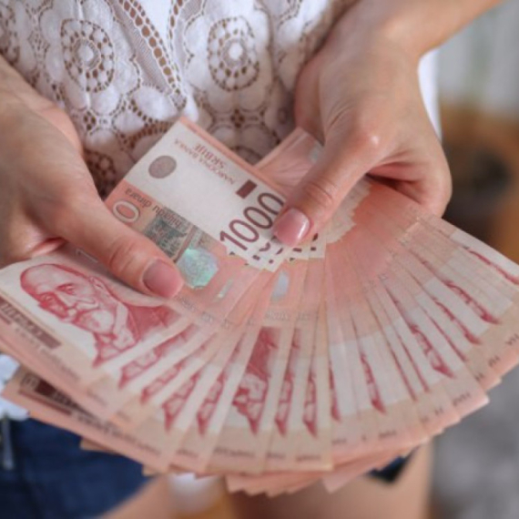 Žena pronašla kovertu punu novca: Na njoj ispisana samo jedna reč