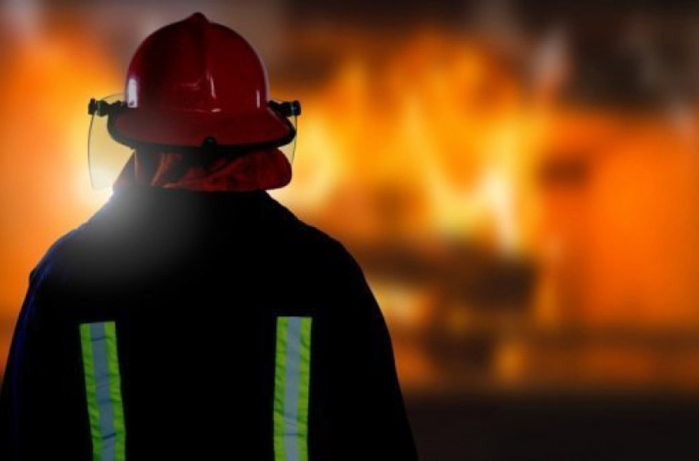 Drama u Apatinu: Izbio požar u fabrici, crni dim kuljao na sve strane VIDEO