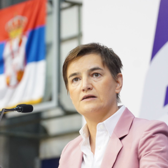 Brnabić: Opozicija samo želi da se pravi haos i da se destabilizuje Srbija