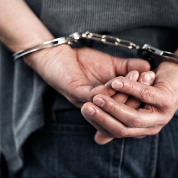 Uhapšen muškarac u Zrenjaninu: Vozio kamion bez dozvole i pod uticajem alkohola