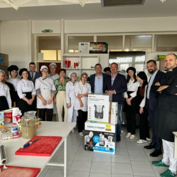 Ekonomsko-trgovinska škola u Smederevu dobila profesionalne kuhinjske aparate