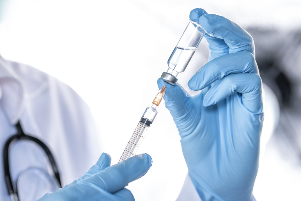 Kako je čovek mogao da primi 217 vakcina protiv koronavirusa?