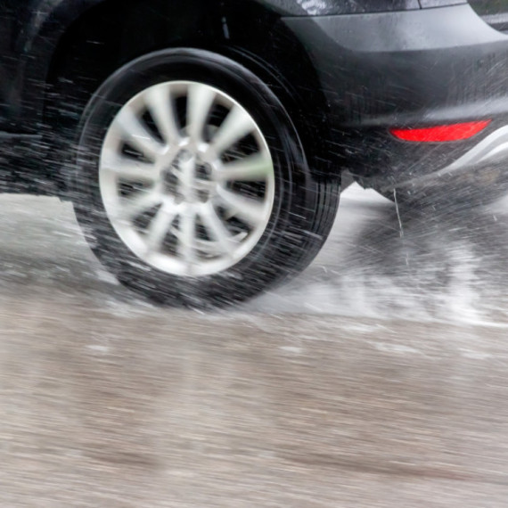 AMSS upozorio: Vozite pažljivo, kolovozi mokri zbog padavina