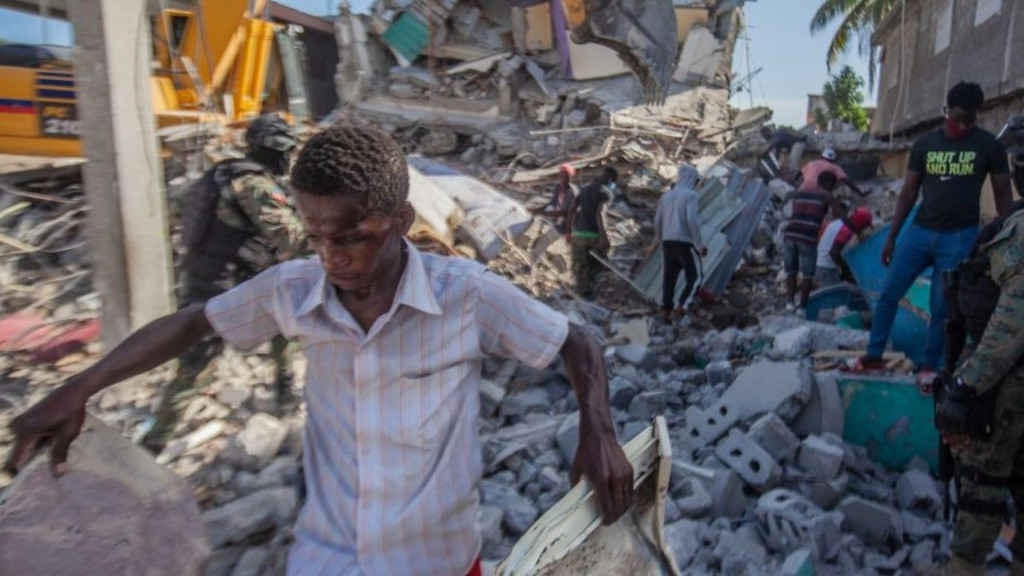 Potraga za preživelima posle razornog zemljotresa na Haitiju