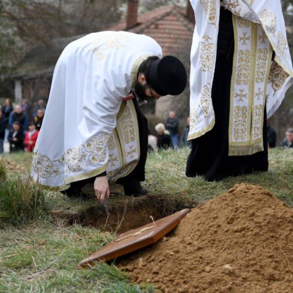 Vraćeni posmrtni ostaci sa pravoslavnog groblja u Kosovskoj Mitrovici