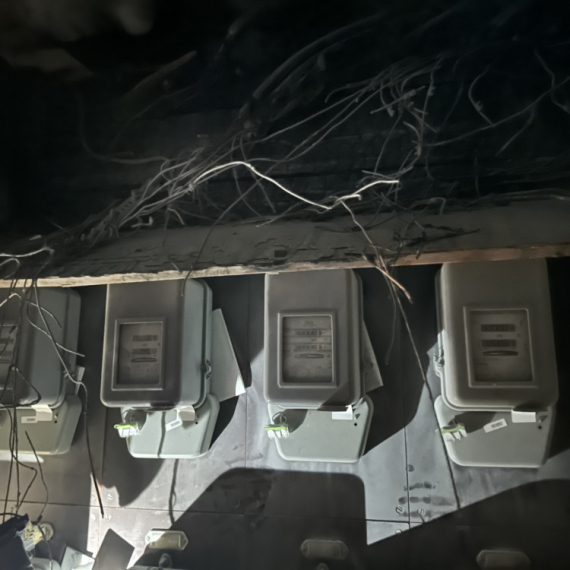Požar u Čačku: Eksplodirali bojleri u stambenoj zgradi FOTO