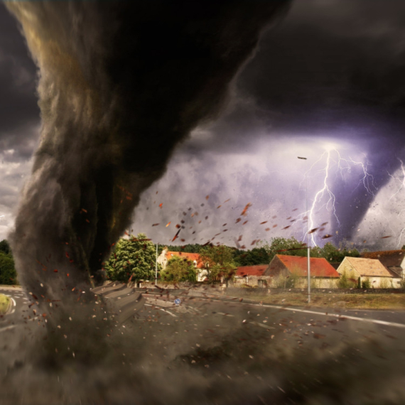 Jezivo: Tornado nosio sve pred sobom, ima mrtvih VIDEO