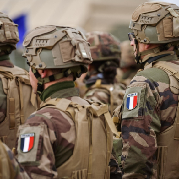 Are they going to war? France sends troops to Ukraine