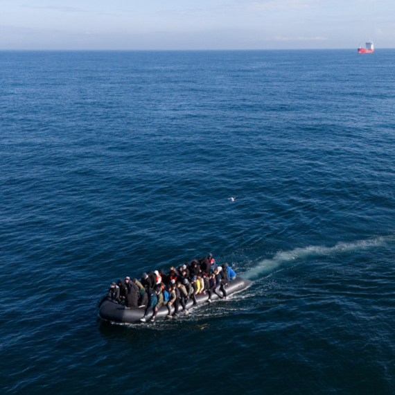 Troje migranata poginulo, sedmoro nestalo nakon što im se prevrnuo brod