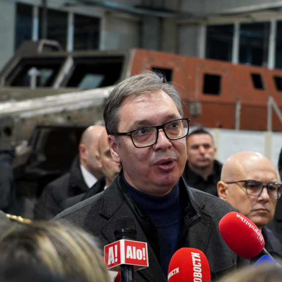 Vučić obišao fabriku Borbeni složeni sistemi: "Bez vojske nema države" VIDEO