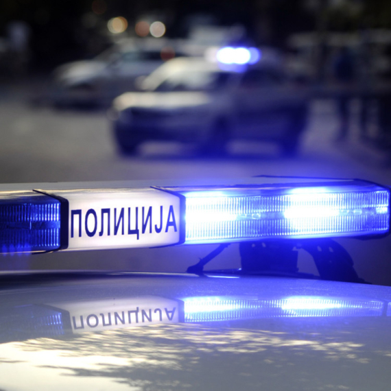 Tuča u Novom Sadu: Muškarac gađao betonskim blokom tuđ automobil, pa se potukli