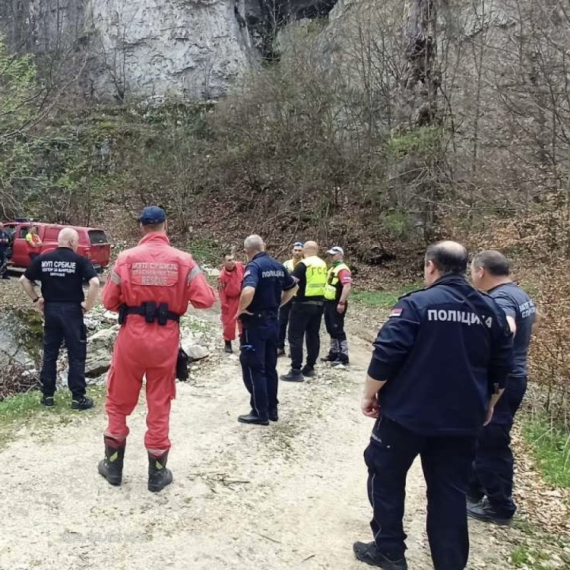 Napeto u Banjskom Polju: Policija na tri lokacije u potrazi za telom
