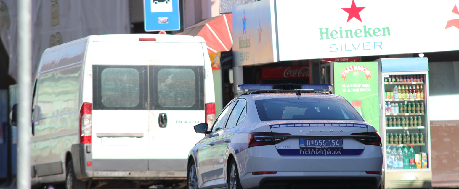Uhapšen vozač kombija u Novom Pazaru: Policija pronašla 23.000 paklica cigareta