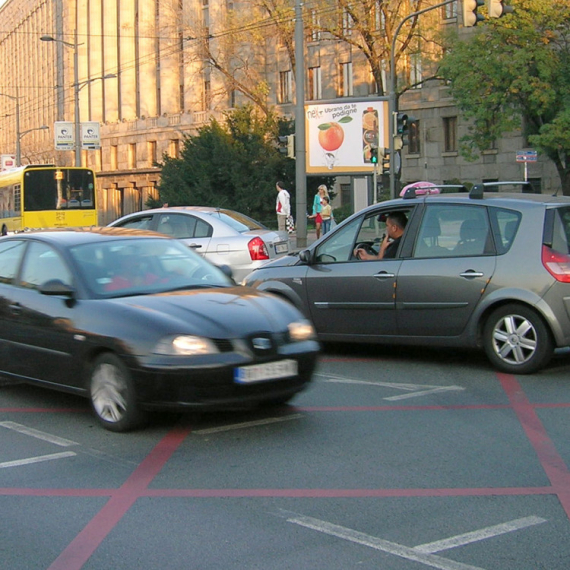 Da li se prosečnom Srbinu isplati da ima automobil?