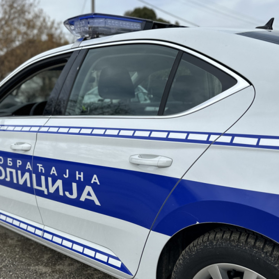 Policija upotrebila vatreno oružje: Vozač se nije zaustavio i dao se u beg kod Guče