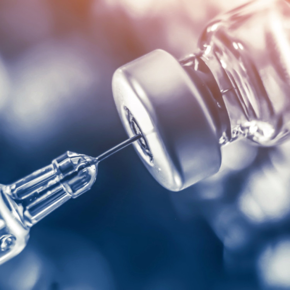 AstraZeneka priznala da njena vakcina protiv kovid-19 može izazvati nuspojave