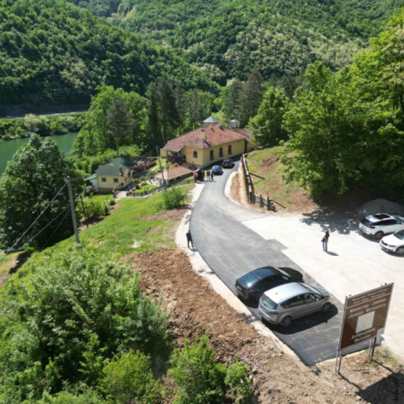Rekonstruisan put do velike srpske svetinje: Proširen i parking za posetioce FOTO