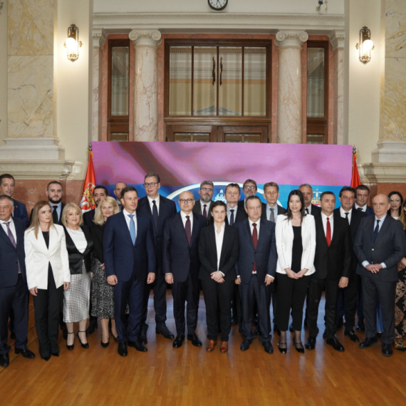 Srbija dobila novu Vladu: Ministri položili zakletvu u Skupštini, prisustvovao Vučić FOTO