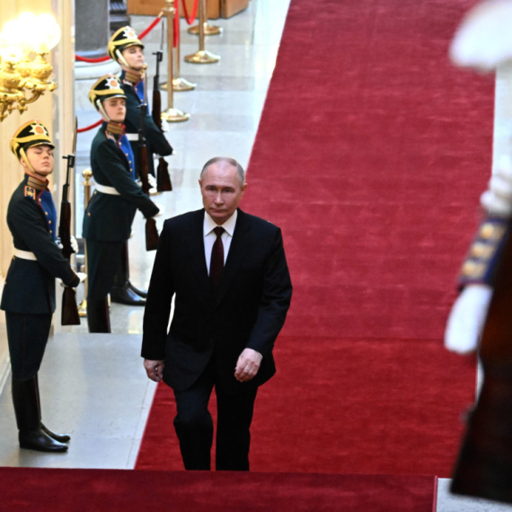Putin stupio na dužnost predsednika: "Sudbinu Rusije određujemo samo mi"; Smotra predsedničkog puka VIDEO