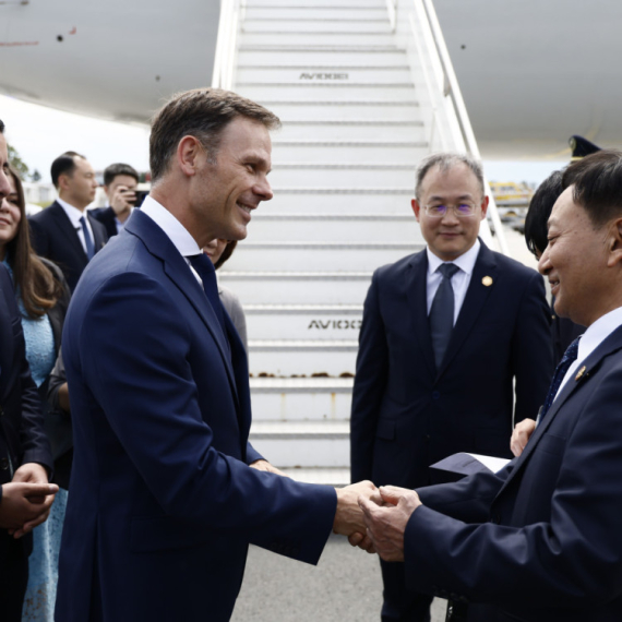 Kineski ministri stigli u Beograd, dočekao ih Mali