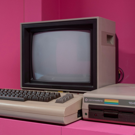 Pogledajte kako Commodore 64 PC koristi AI za kreiranje slike VIDEO