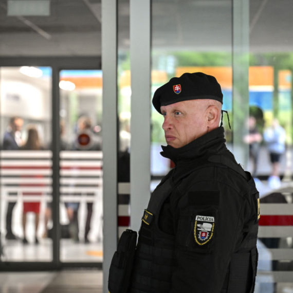 Slovački premijer teško ranjen; Policija pokrenula istragu; Počelo ispitivanje VIDEO
