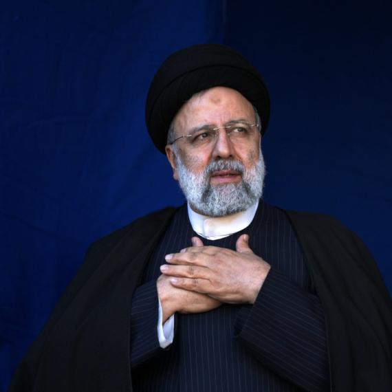 Iranci u povorci: U toku sahrana Ebrahama Raisija VIDEO
