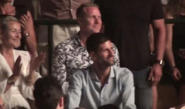 Foto: Novak Đoković u publici (Foto: YouTube Screenshot)