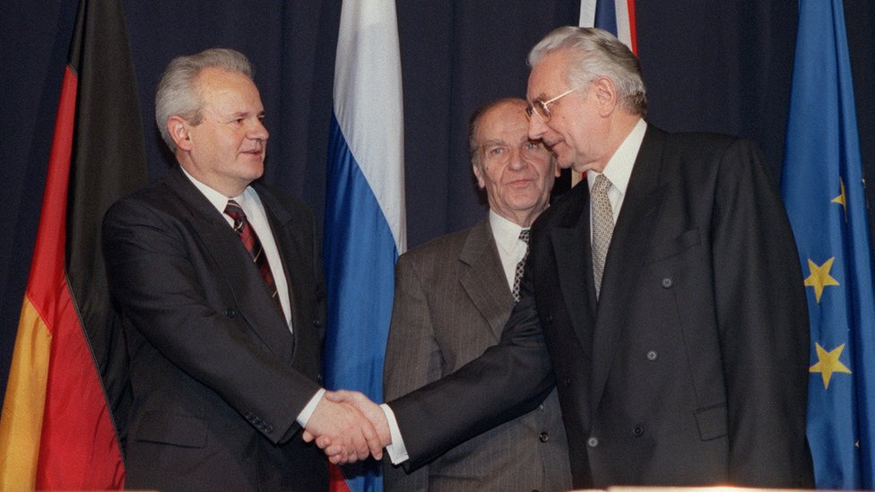 Istorijsko rukovanje Miloševića, Tuđmana i Izetbegovića koje je okončalo rat u BiH/JOHN RUTHROFF/AFP/Getty Images