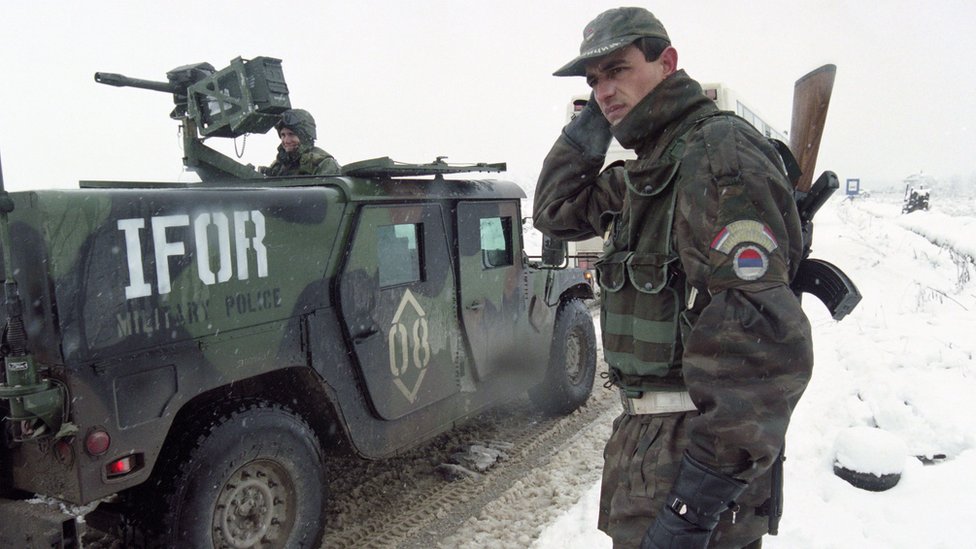 Snage bosanskih Srba predale su položaje snagama IFOR-a u decembru 1995. godine/ODD ANDERSEN/AFP via Getty Images