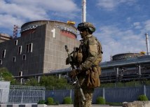 Ruski vojnik ispred nuklearne elektrane u Zaporožju/Getty Images
