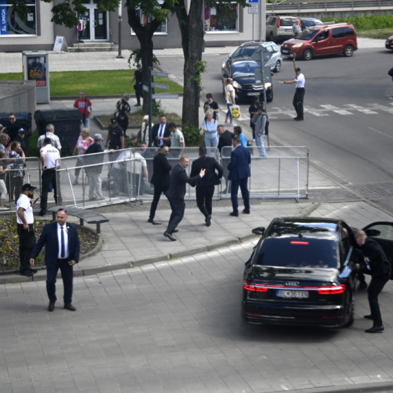 Slovački premijer pogođen nekoliko puta; Novi detalji njegovog stanja VIDEO