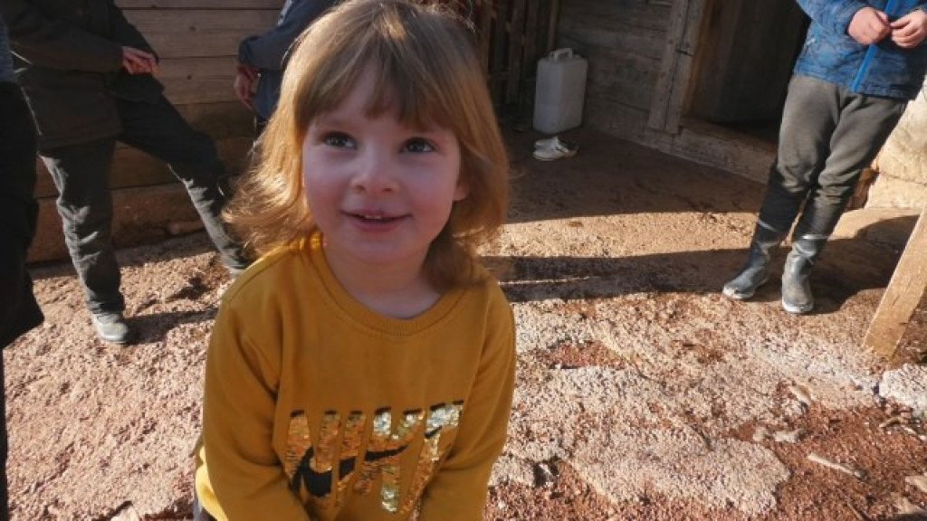 Enela ostala sama sa petoro dece na ledenom Pešteru: Humanitarac želi da im pomogne