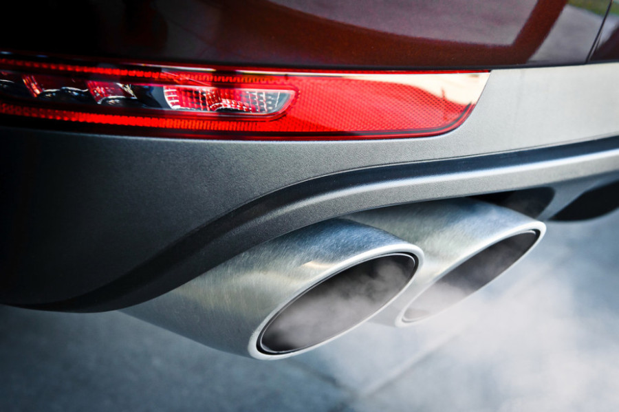 EU najzad popustila: Bez kazni za proizvođače čiji novi automobili emituju previše CO2