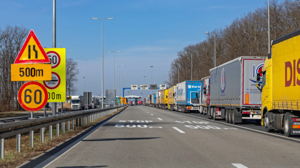 Teretna vozila na graničnom prelazu Batrovci čekaju i do četiri sata