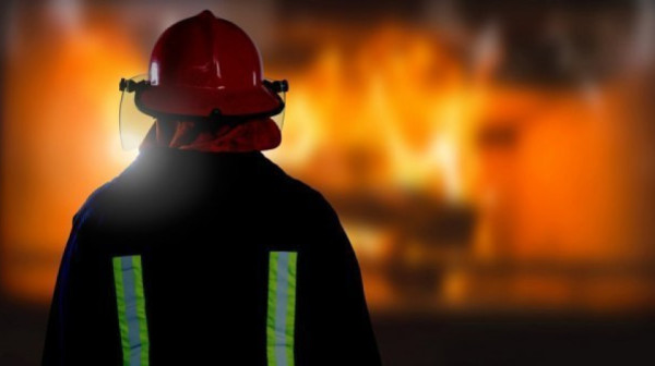 Gori stan u soliteru na Voždovcu: Saobraćaj preusmeren