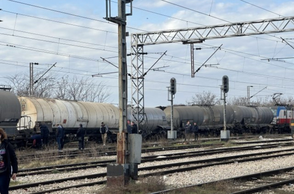 A freight train ran into a car near Lajkovac