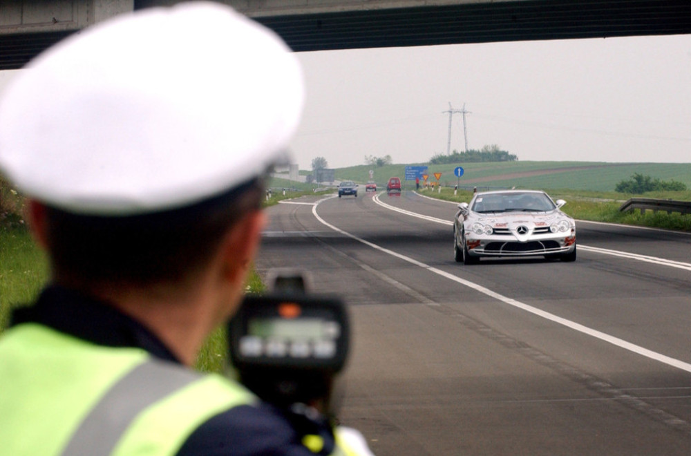 MUP: Vozila 220 na sat na putu gde je dozvoljeno 80 km/h VIDEO
