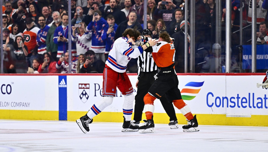 Hokejaši se tukli skoro ceo minut VIDEO