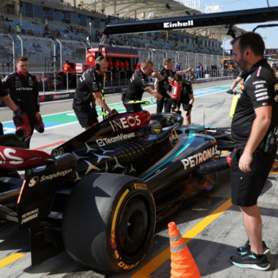 Hamilton najbrži na drugom treningu u Bahreinu