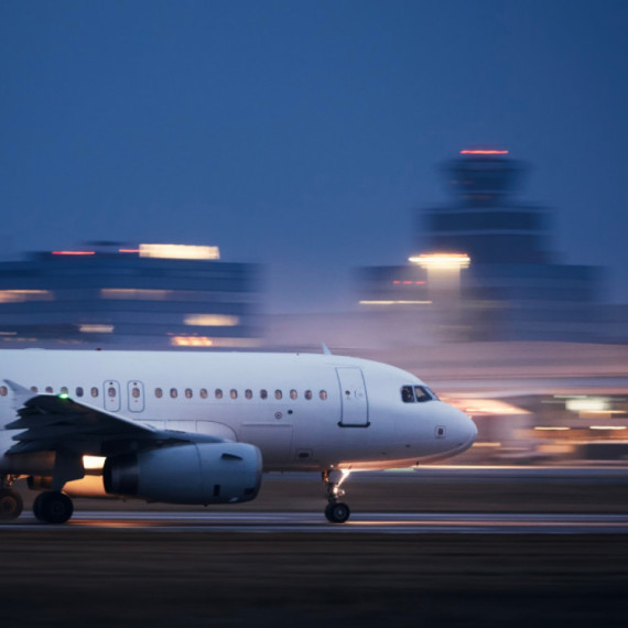 Užas na aerodromu: Jedna osoba poginula nakon što je upala u motor aviona