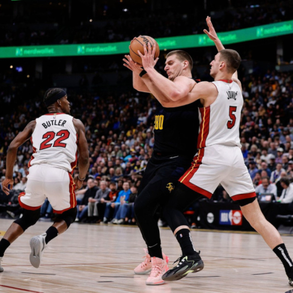 Umorni Jokić skromnijeg učinka protiv Jovića VIDEO