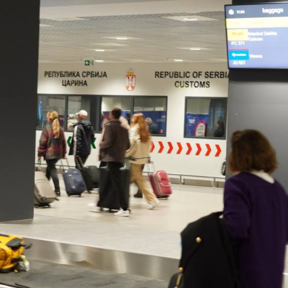 Lažna dojava o bombama u dva aviona na aerodromu "Nikola Tesla"