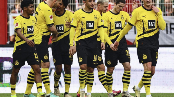 Dortmund se vratio na pravi put, "šestica" Augzburga