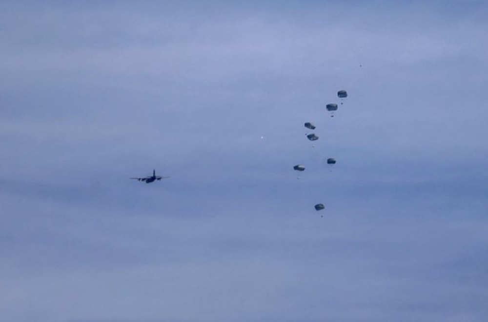 Stigla prva pomoć iz vazduha: Dostavljeno 38.000 obroka