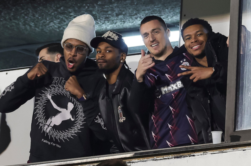 Košarkaši Partizana pružaju podršku fudbalerima VIDEO