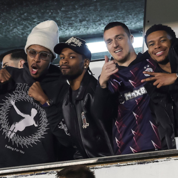 Košarkaši Partizana pružaju podršku fudbalerima VIDEO