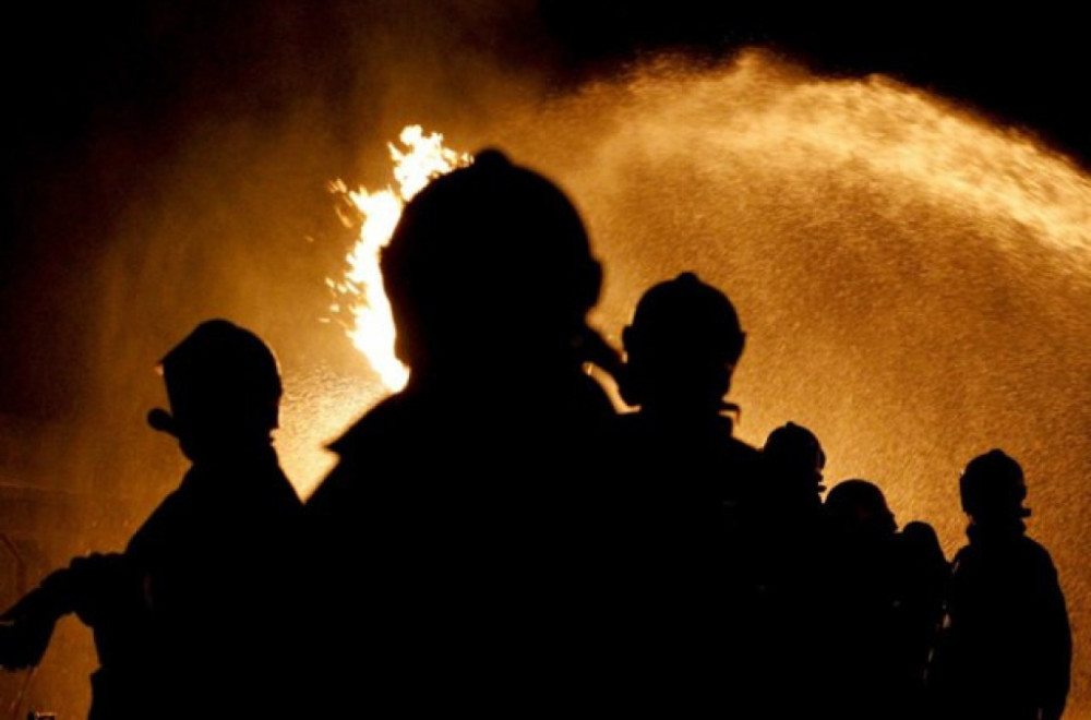 Požar u soliteru u Somboru: Vatrogasci na terenu